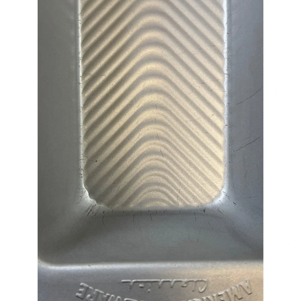 American Bakeware Classics Aluminum Loaf Pan Chevron Textured Bread Pan 10x5 J4
